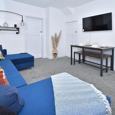 Lily House By Yourstays - Cosy 3 Bedroom House In Crewe Exteriér fotografie