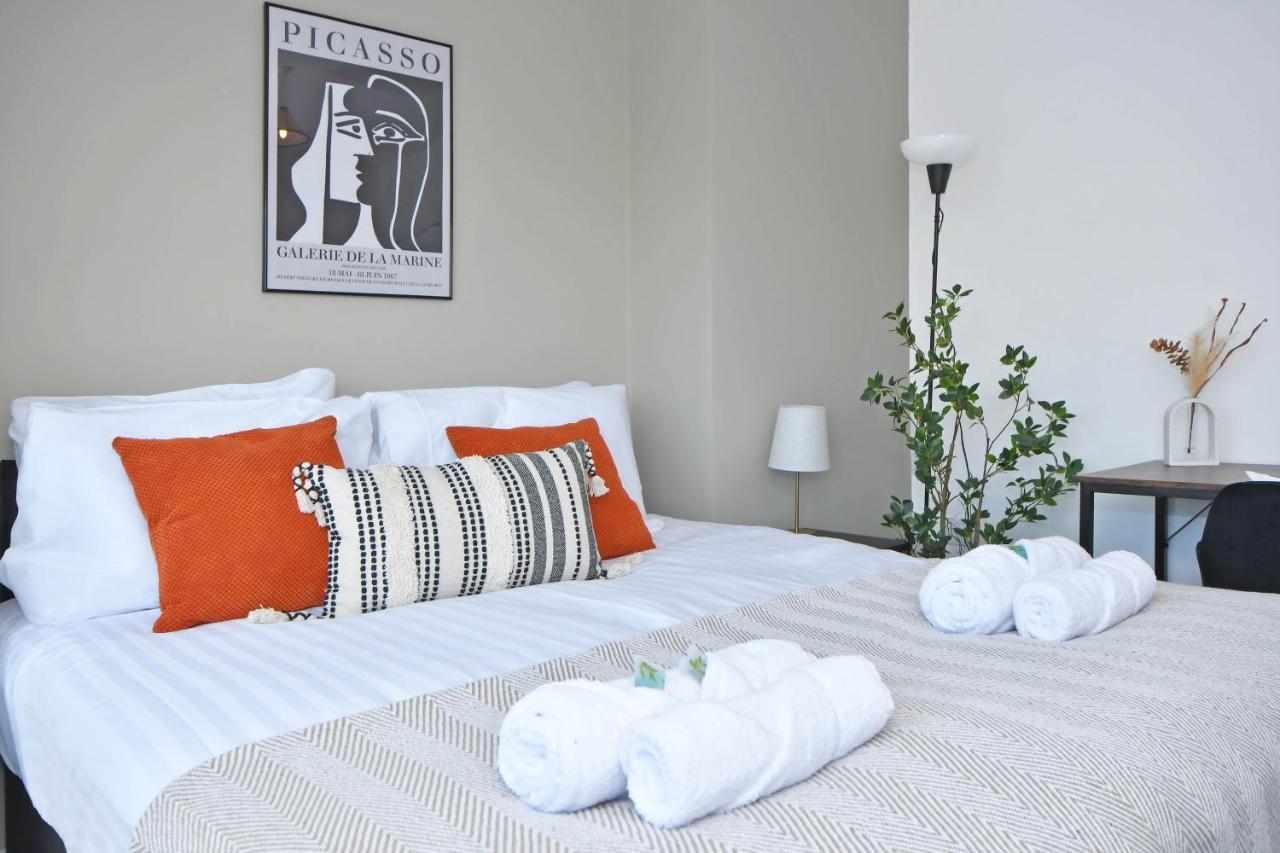 Lily House By Yourstays - Cosy 3 Bedroom House In Crewe Exteriér fotografie