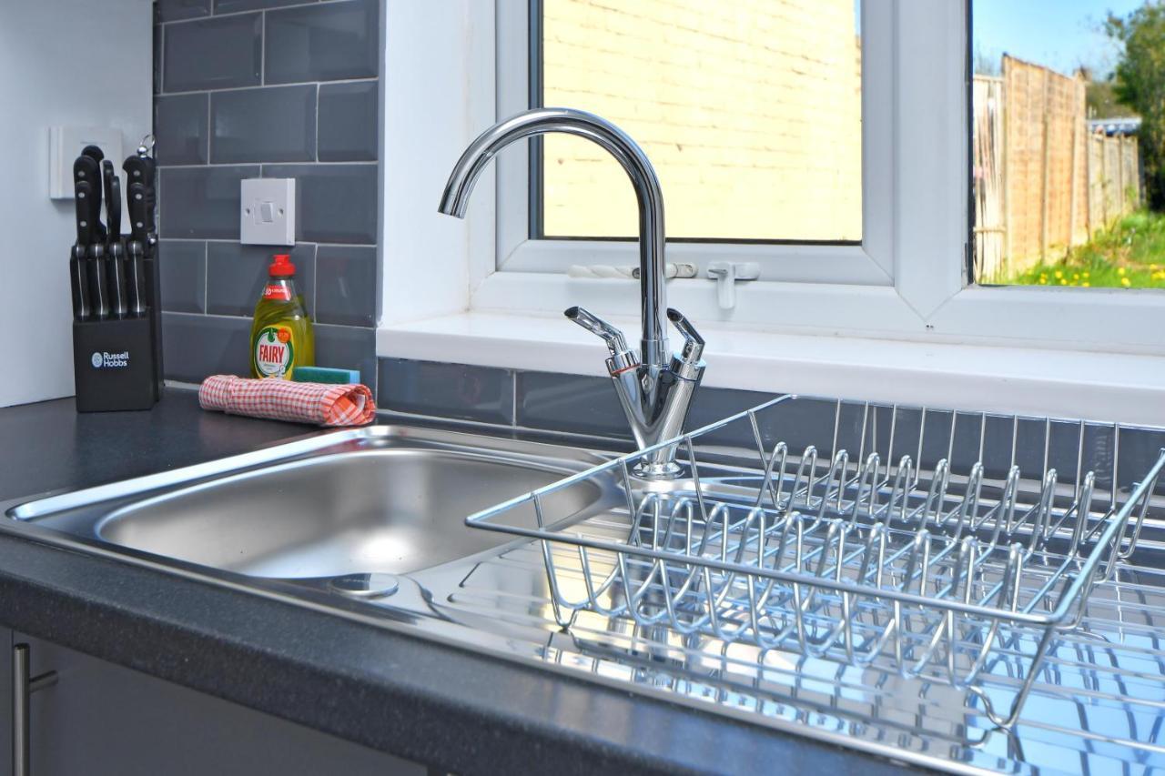 Lily House By Yourstays - Cosy 3 Bedroom House In Crewe Exteriér fotografie