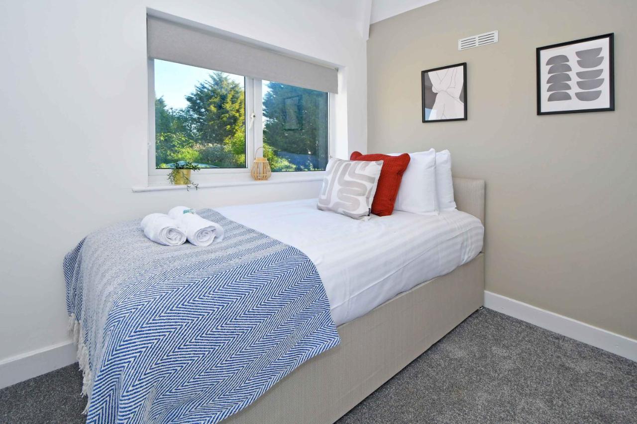 Lily House By Yourstays - Cosy 3 Bedroom House In Crewe Exteriér fotografie