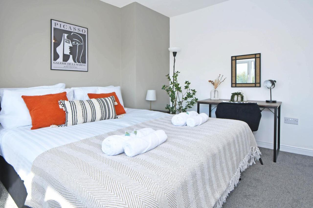 Lily House By Yourstays - Cosy 3 Bedroom House In Crewe Exteriér fotografie
