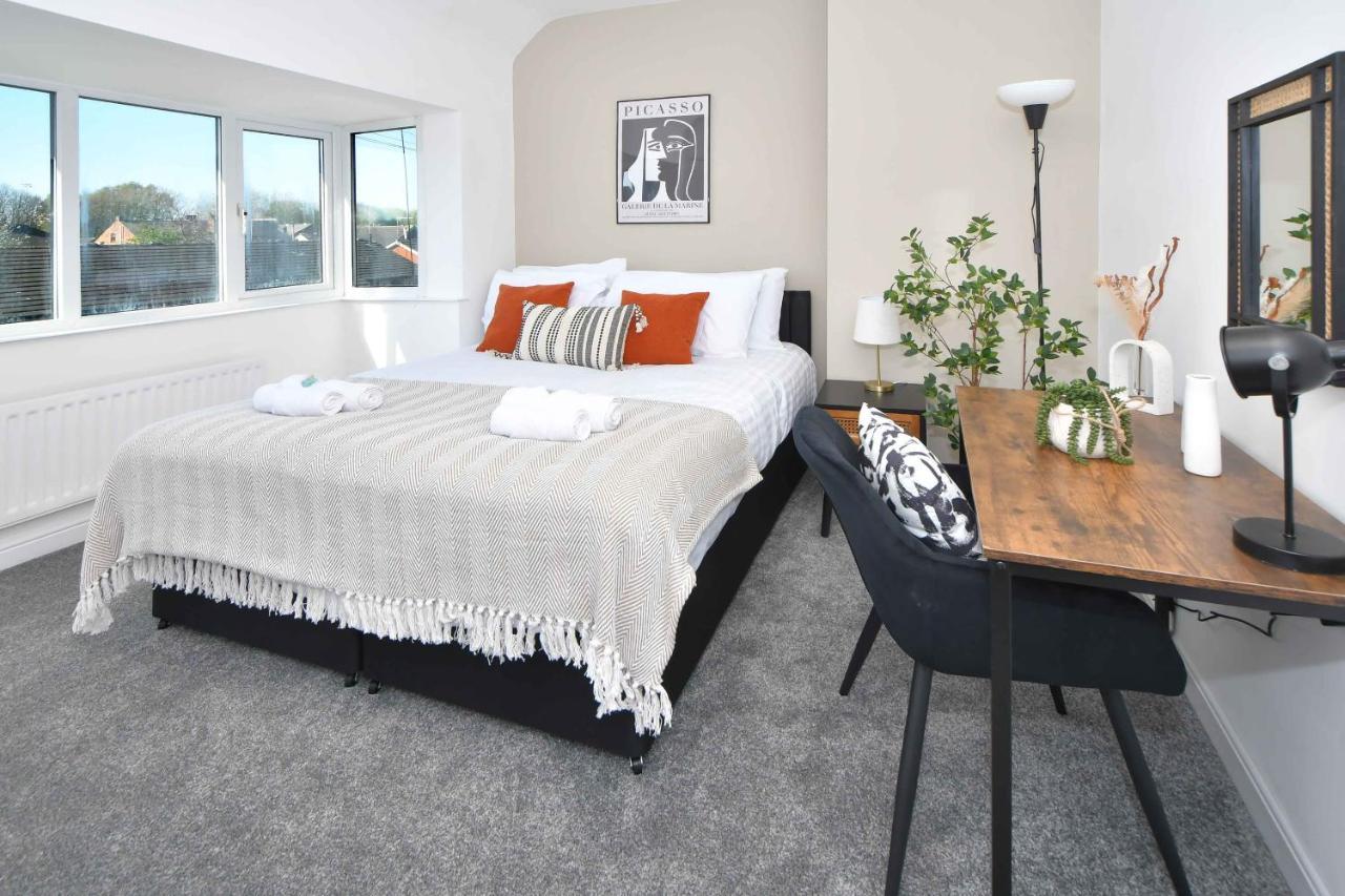 Lily House By Yourstays - Cosy 3 Bedroom House In Crewe Exteriér fotografie