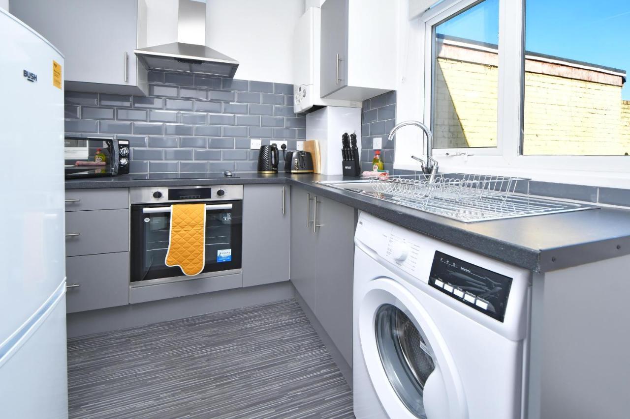 Lily House By Yourstays - Cosy 3 Bedroom House In Crewe Exteriér fotografie